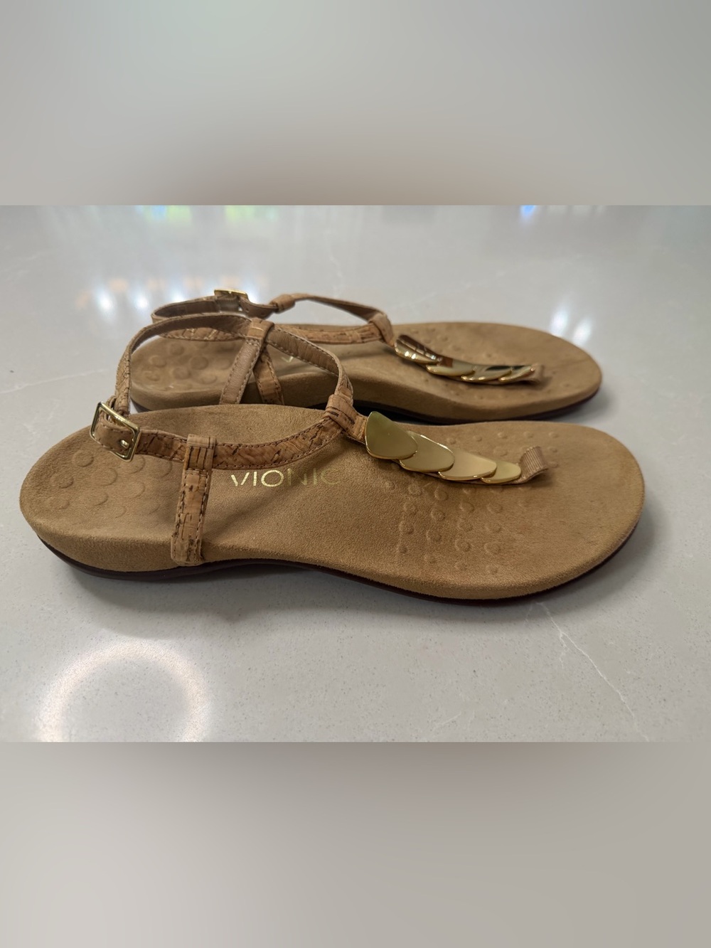 Vionic Miami Cork T-Strap Sandals Gold Medallion Orthotic Size 9
